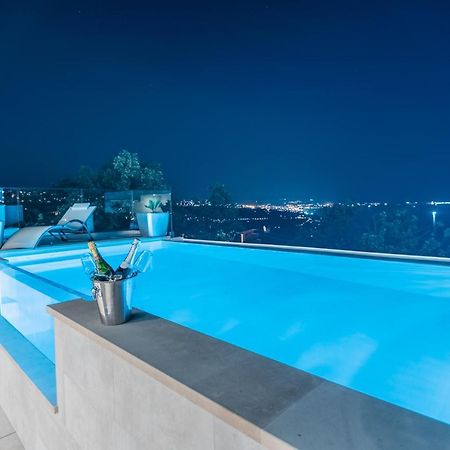Villa The Boat With Rooftop Pool マトゥリ エクステリア 写真