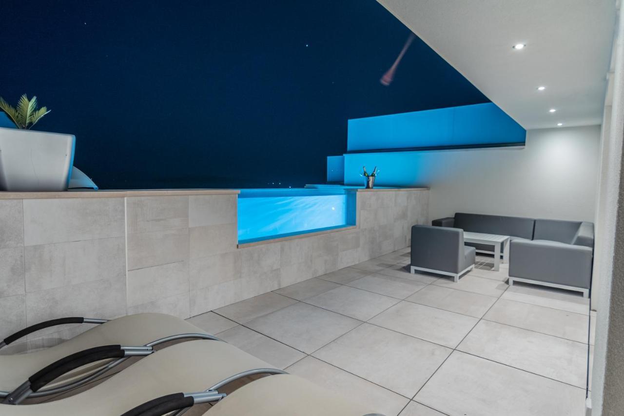 Villa The Boat With Rooftop Pool マトゥリ エクステリア 写真