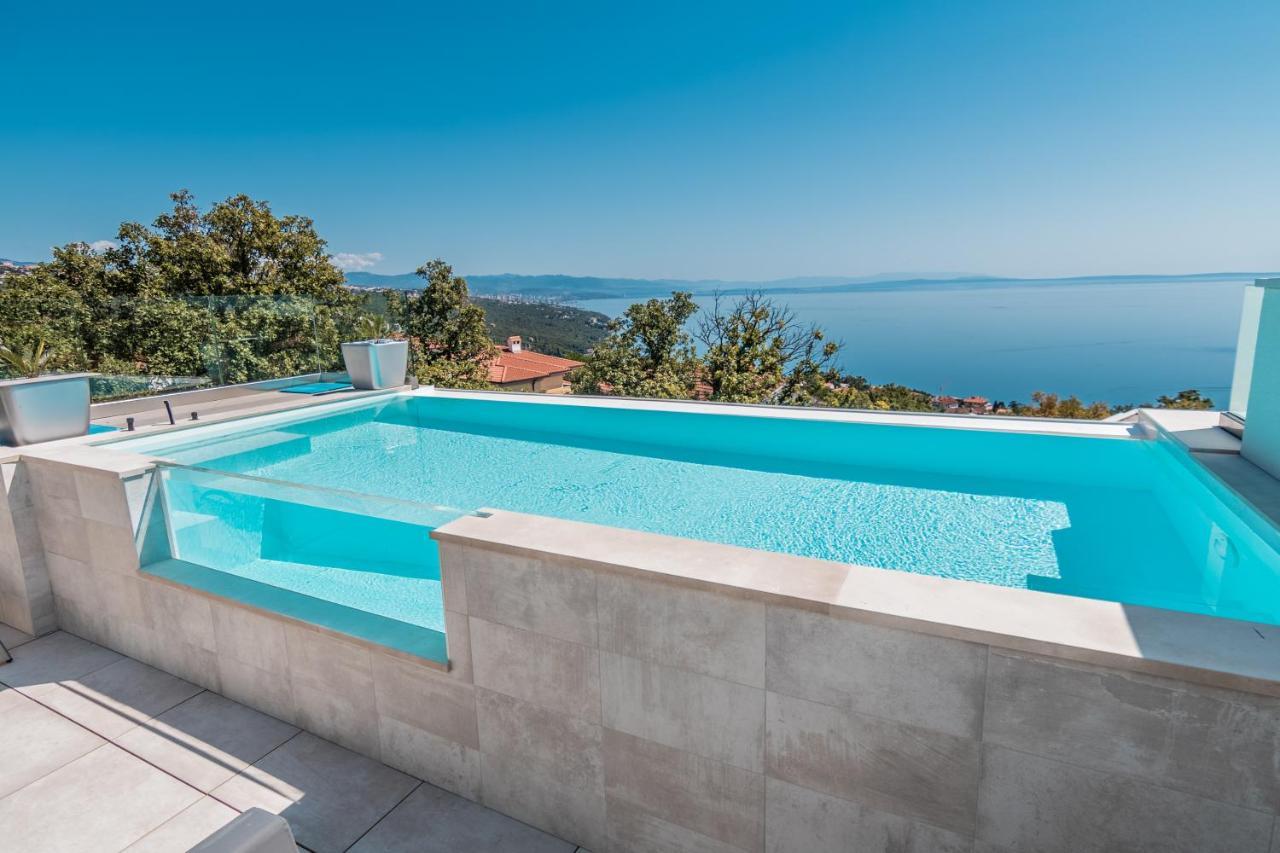 Villa The Boat With Rooftop Pool マトゥリ エクステリア 写真