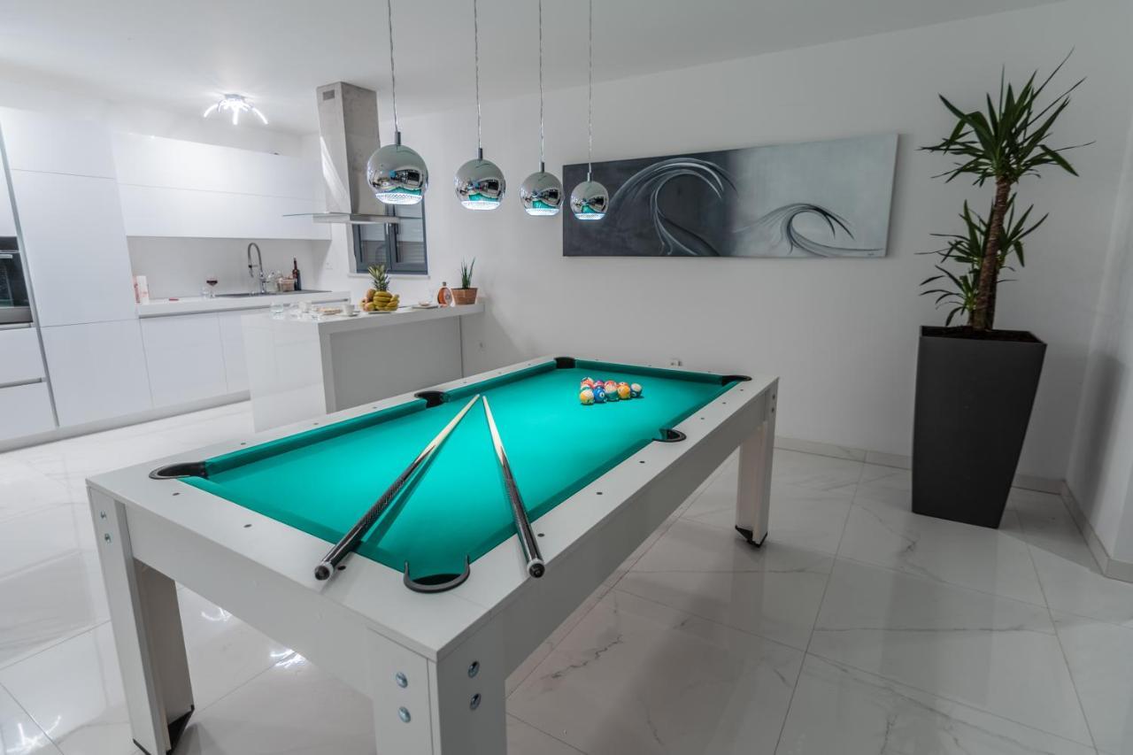 Villa The Boat With Rooftop Pool マトゥリ エクステリア 写真