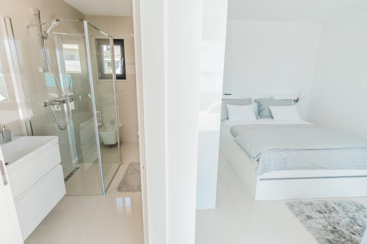 Villa The Boat With Rooftop Pool マトゥリ エクステリア 写真