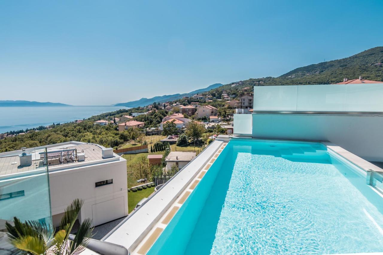 Villa The Boat With Rooftop Pool マトゥリ エクステリア 写真
